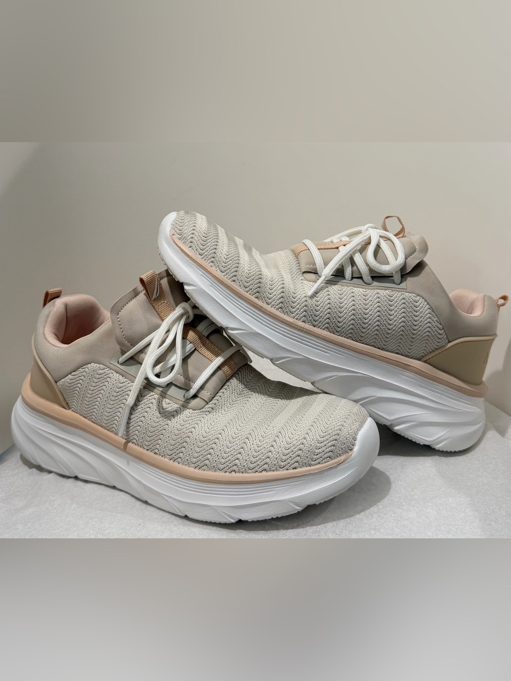 Nautica 8.5 Blush Beige Tan Knit Comfort Walking Sneakers